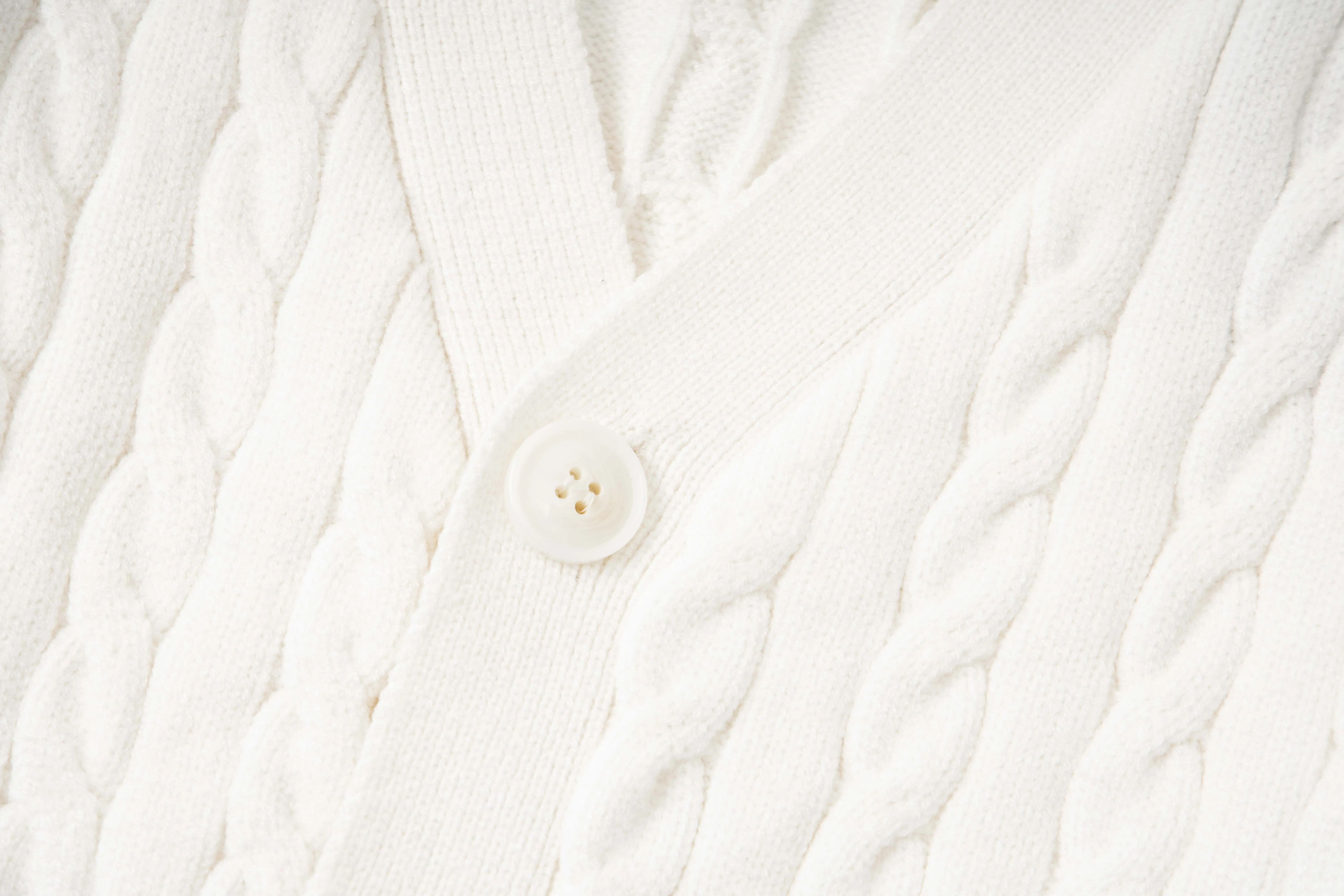 P210 model number: Y198 Ralph Lauren men's cardigan jacket men's hemp flower cardigan. The version is really good-looking. It can be worn alone or as a jacket to be worn inside or outside. The upper body shows personal fashion charm. Four colors are available. Same style for men and women. A must-see item for new summer products. Hang tag. Hanging beads. Washable packaging bag. Full set of accessories. Very good appearance. Super exquisite workmanship. Size: S-XL